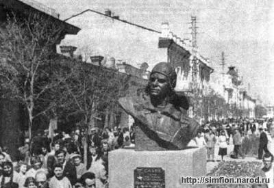 Прикрепленное изображение: Памятник Гагарину на Пушкина.jpg
